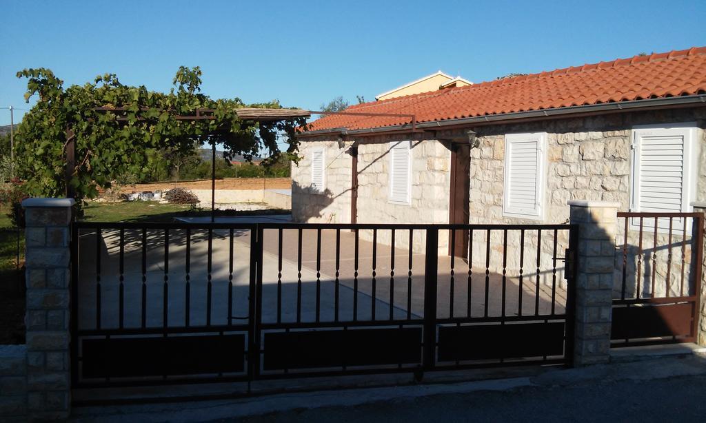 Vinka Apartments Seget Vranjica Bagian luar foto