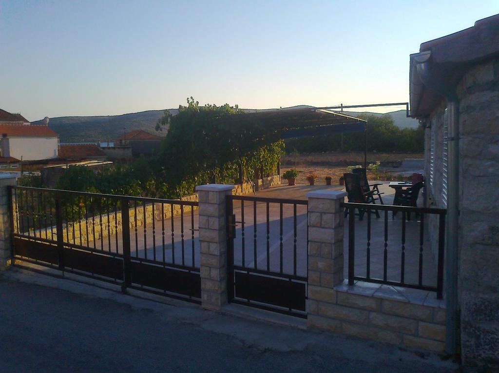 Vinka Apartments Seget Vranjica Bagian luar foto